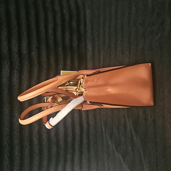 Michael Kors purse - Picture 4 of 7